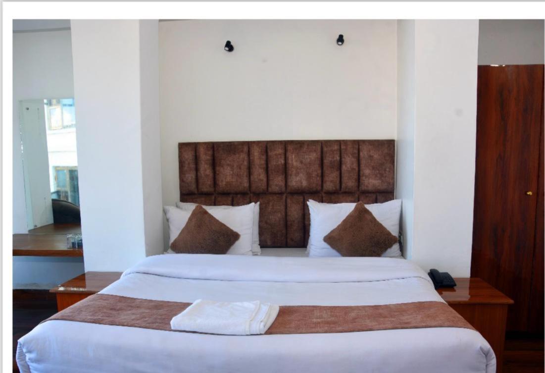 Hotel King Near Drc Parking Дарджилинг Екстериор снимка